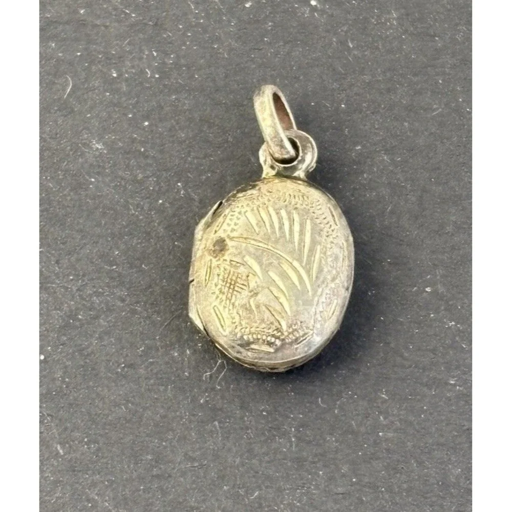 Vintage Sterling Silver Etched Oval  1/2” Small Locket Pendant